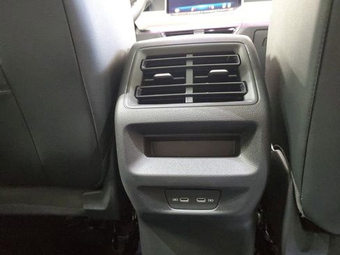 New 2025 Volkswagen Tiguan SE image 34