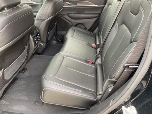 Used 2023 Jeep Grand Cherokee Limited w/ Black Appearance Package image 31