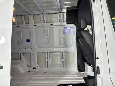 Used 2024 Mercedes-Benz Sprinter 2500 w/ Acoustic Package image 15