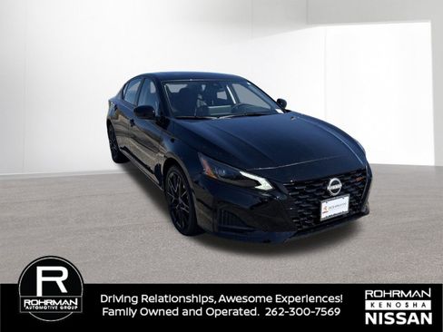 New 2026 Nissan Altima 2.5 SR w/ SR Midnight Edition Package image 3