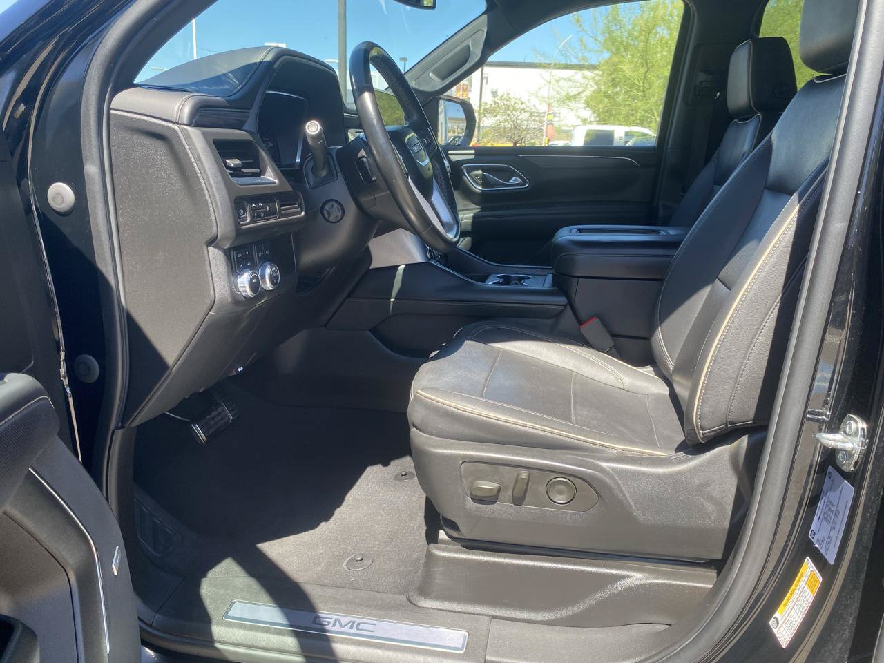 Used 2023 GMC Yukon XL SLT w/ SLT Premium Package AWD/4WD image 15