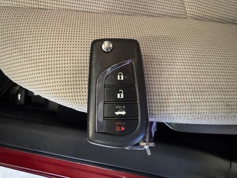 Used 2020 Toyota Corolla LE w/ Carpet Mat Package (TMS) FWD image 17