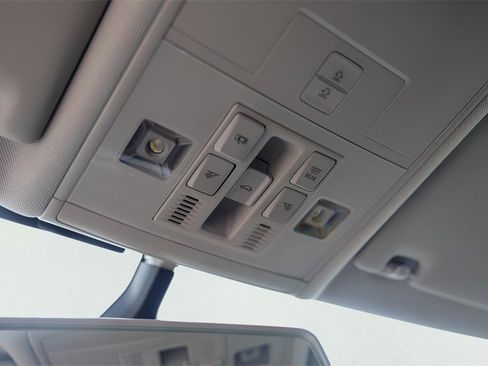 Used 2020 Volkswagen Tiguan SE w/ Panoramic Sunroof Package image 24