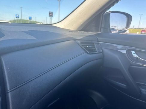 Used 2019 Nissan Rogue SV FWD image 16