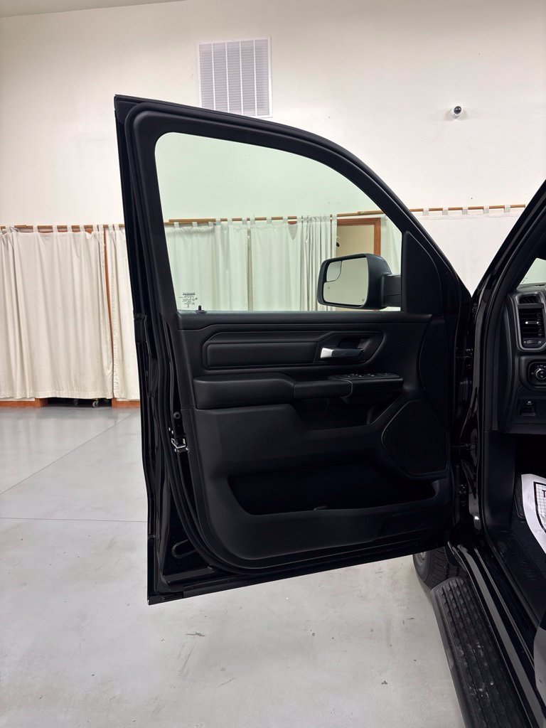 New 2027 RAM 1500 Express AWD/4WD image 17