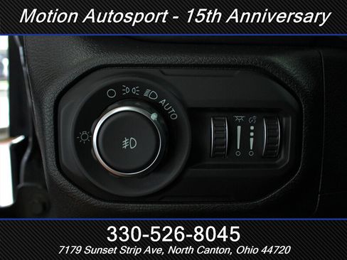 Used 2018 Jeep Wrangler Unlimited Sahara w/ Uconnect 4C Nav & Sound Group AWD/4WD image 19