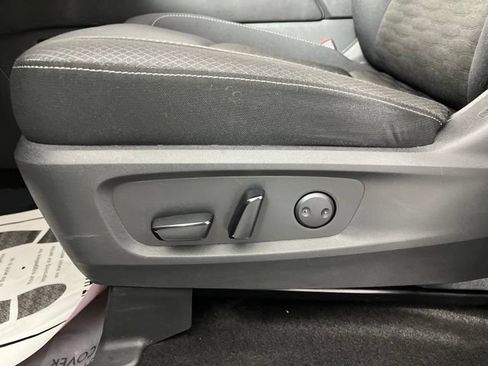 Used 2025 Nissan Pathfinder SV FWD image 34