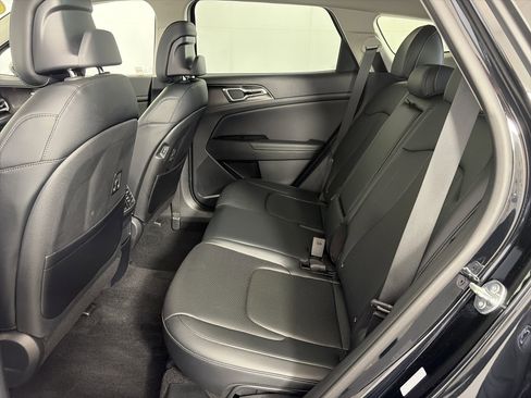 Certified 2025 Kia Sportage EX w/ Premium Package AWD/4WD image 7