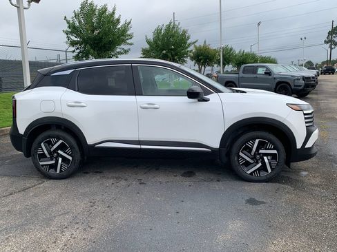 New 2026 Nissan Kicks SV FWD image 2