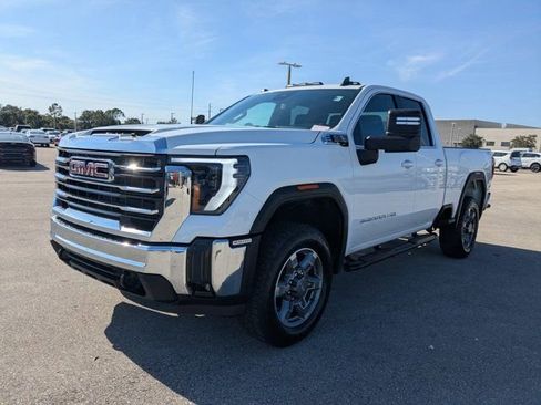 Used 2025 GMC Sierra 2500 SLE w/ SLE Value Package; image 9