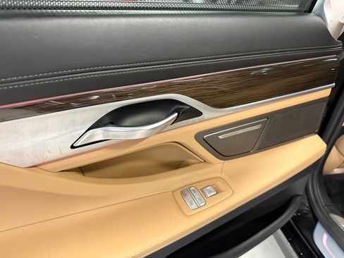 Used 2019 BMW 750i xDrive w/ Executive Package image 35