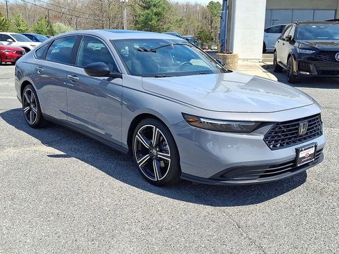 Used 2024 Honda Accord Sport image 3