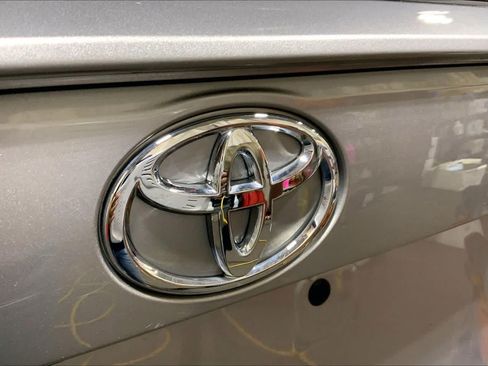 Used 2023 Toyota RAV4 LE AWD/4WD image 31