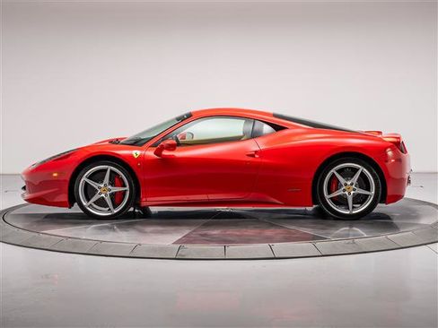 Used 2012 Ferrari 458 Italia Coupe RWD image 2