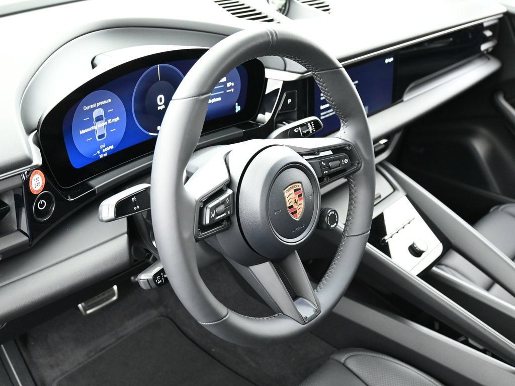 Certified 2025 Porsche Macan 4S Electric AWD/4WD image 17