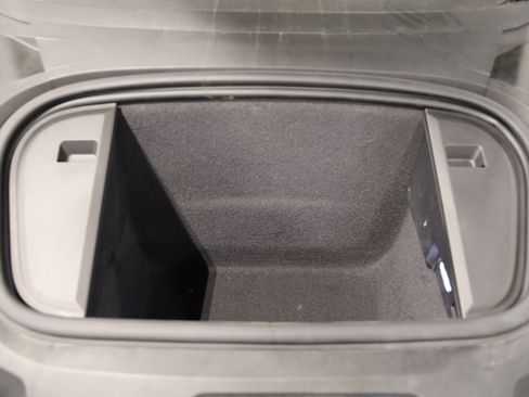 Used 2022 Porsche Taycan RWD image 37