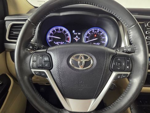 Used 2019 Toyota Highlander XLE FWD image 15