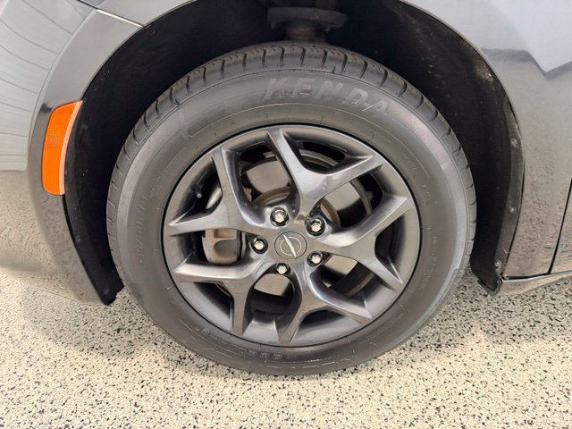 Used 2018 Chrysler Pacifica Touring-L w/ Premium Audio Group FWD image 39