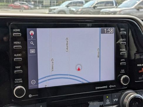 Used 2022 Toyota Highlander XLE FWD image 23