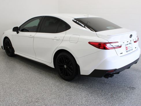 Used 2025 Toyota Camry SE w/ Convenience Package FWD image 9
