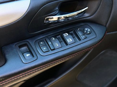 Used 2016 Dodge Grand Caravan R/T image 12