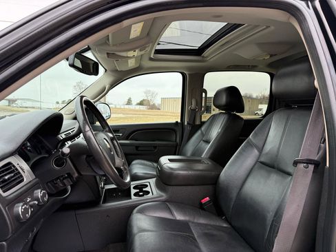 Used 2011 Chevrolet Avalanche LT w/ Luxury Package AWD/4WD image 11