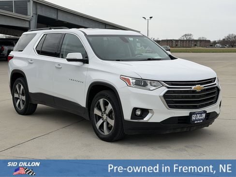 Used 2020 Chevrolet Traverse LT w/ LT Premium Package image 2