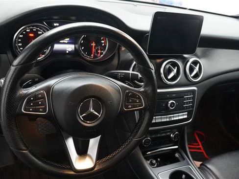 Used 2018 Mercedes-Benz CLA 250 image 11