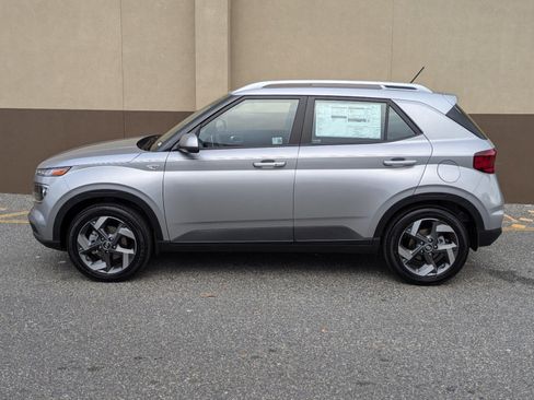 New 2025 Hyundai Venue SEL image 9