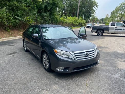 Used 2011 Toyota Avalon Limited FWD image 49