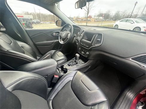 Used 2019 Jeep Cherokee Latitude Plus image 29