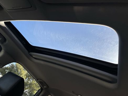 Used 2022 Honda CR-V Touring image 32