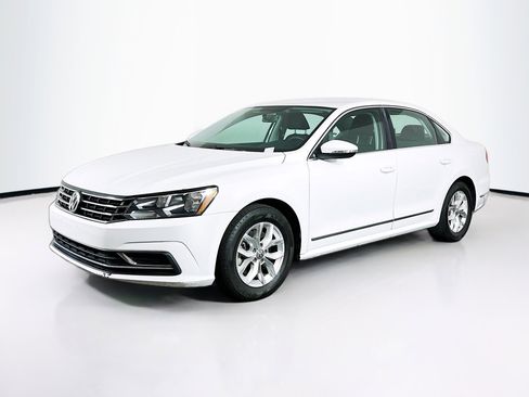 Used 2016 Volkswagen Passat 1.8T S FWD image 3