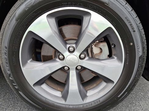 Used 2020 Jeep Cherokee Limited image 8