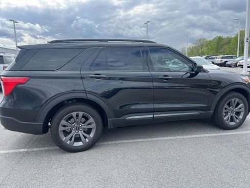 Used 2022 Ford Explorer XLT w/ Equipment Group 202A AWD/4WD image 10