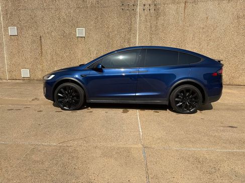 Used 2021 Tesla Model X AWD/4WD image 2