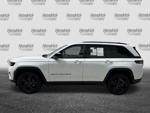 Used 2024 Jeep Grand Cherokee Altitude AWD/4WD image 6