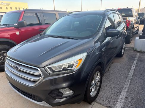 Used 2017 Ford Escape SE w/ Equipment Group 201A AWD/4WD image 2