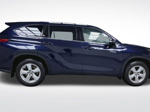 Used 2021 Toyota Highlander LE image 10