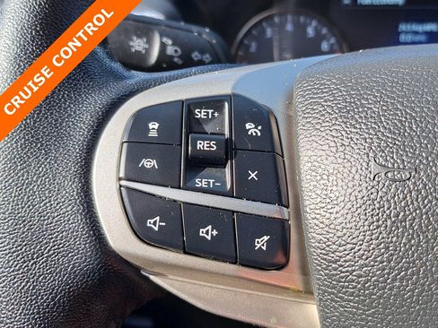 Used 2022 Ford Explorer XLT w/ Equipment Group 202A image 11