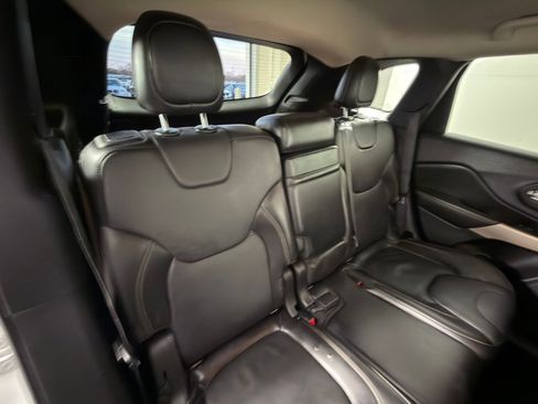 Used 2018 Jeep Cherokee Limited image 31