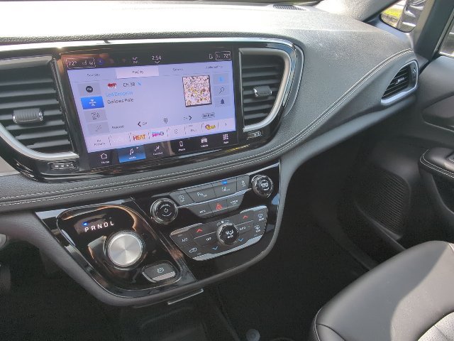 New 2026 Chrysler Pacifica Select FWD image 16