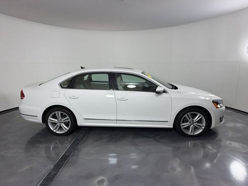Used 2012 Volkswagen Passat TDI SE FWD image 4