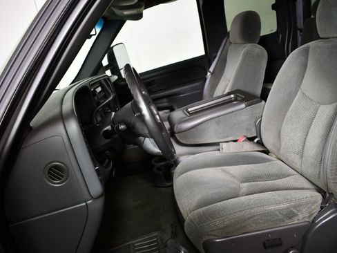 Used 2004 Chevrolet Silverado 2500 LS image 18