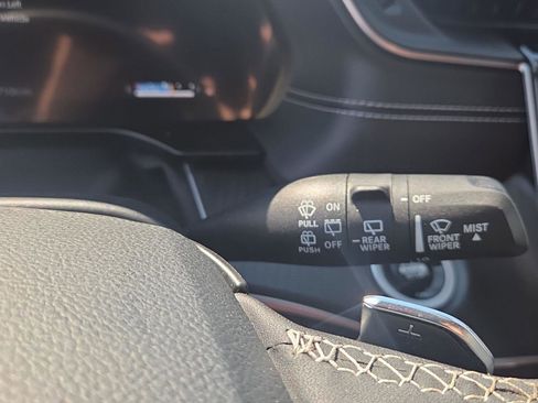 Used 2025 Jeep Grand Cherokee Altitude image 29