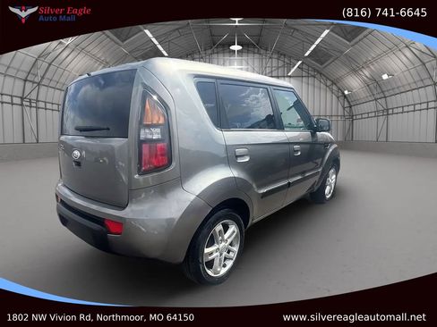 Used 2010 Kia Soul + image 5