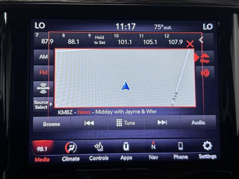 Used 2019 RAM 1500 Laramie AWD/4WD image 4