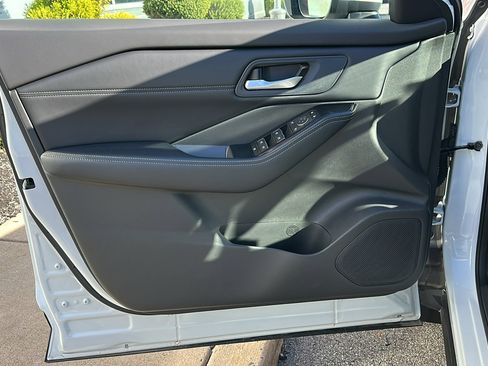 Certified 2024 Nissan Rogue SL image 12