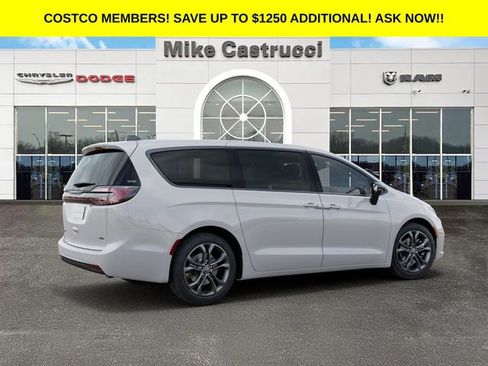 New 2026 Chrysler Pacifica Select AWD/4WD image 5