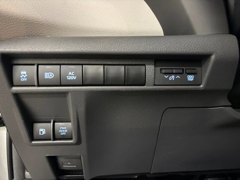 Used 2024 Toyota Sienna XLE w/ XLE Plus Package FWD image 28